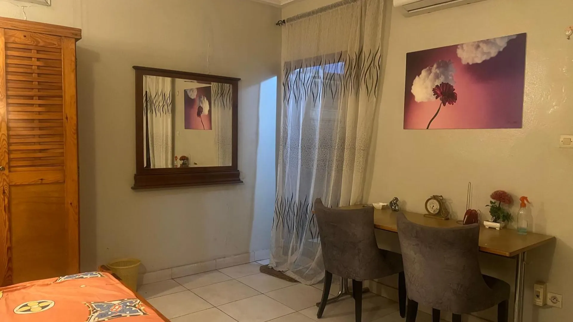 Zeus Room Dkr Dakar 0*,  Senegal