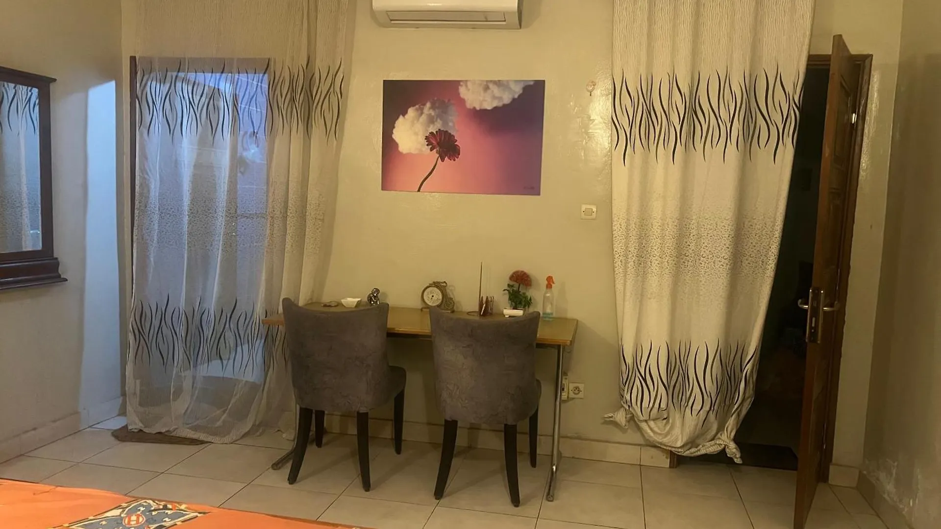 Zeus Room Dkr Dakar Senegal